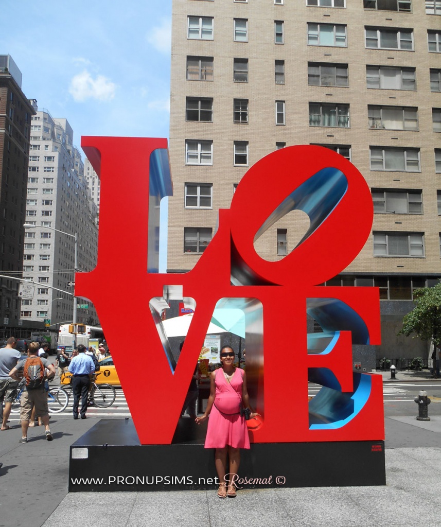 Moi, Rosemat, devant la "Love Sculpture de New York" fin juin 2014.