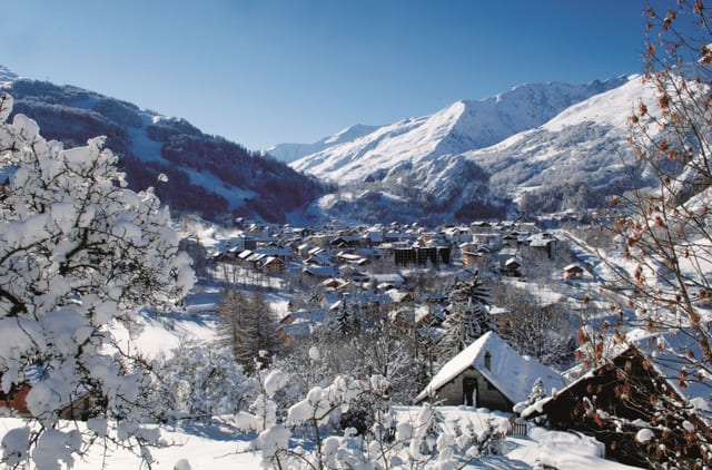 valloire-travelski-voyage-de-noces-ski-village-ot-valloire-grange1